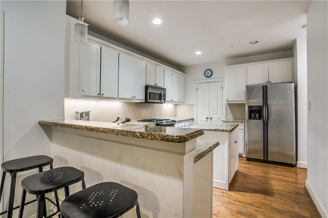 Building Photo - 3116 Rosedale Ave