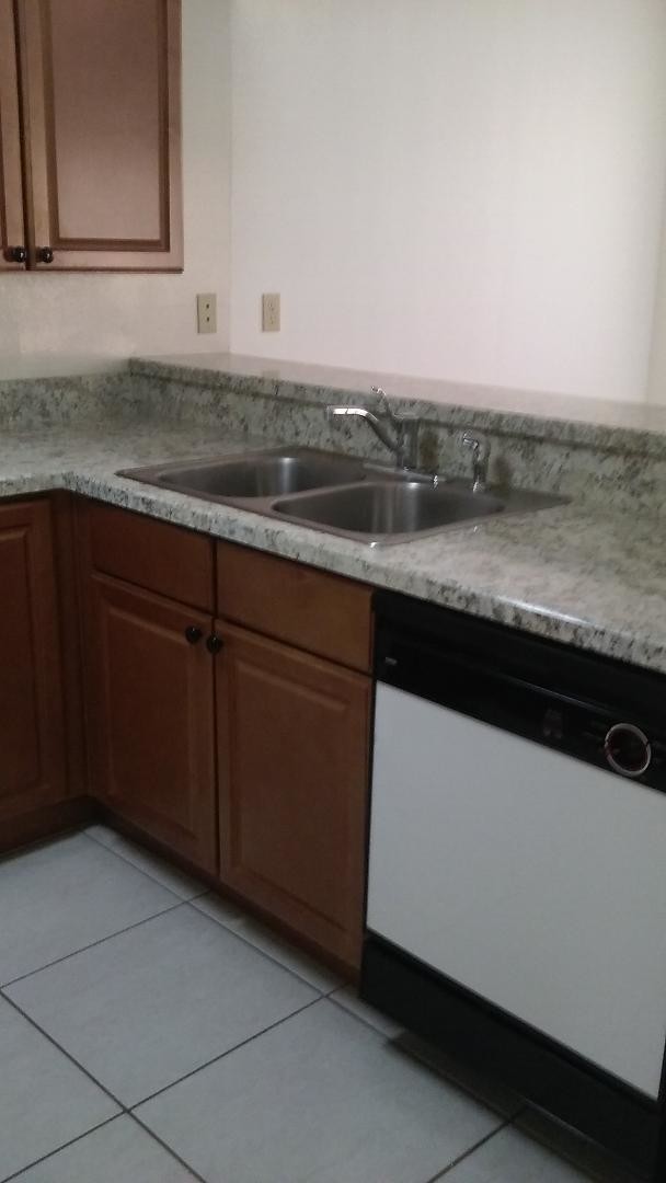 Building Photo - 3067 Huron Ave