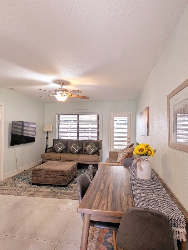 Foto del edificio - 700 SE 14th Ct