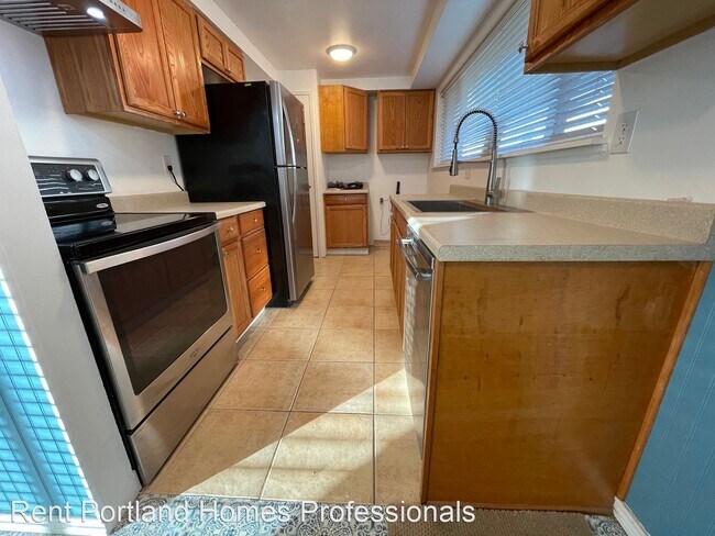 Foto del edificio - 3 br, 1 bath House - 10735 SE Holgate Blvd