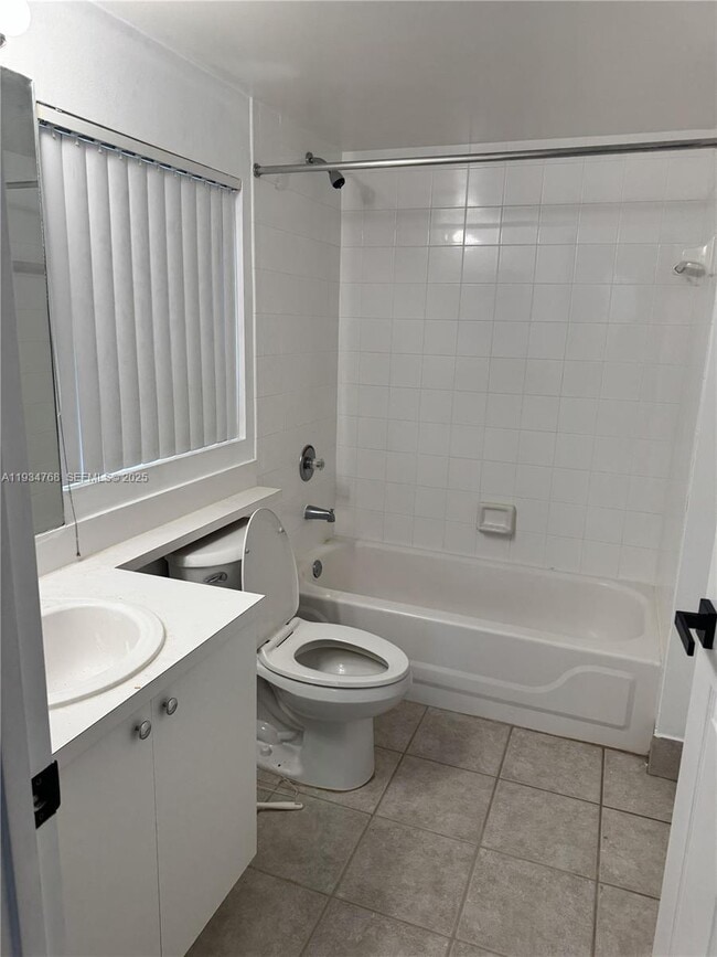 Building Photo - 2131 SE 10th Ave