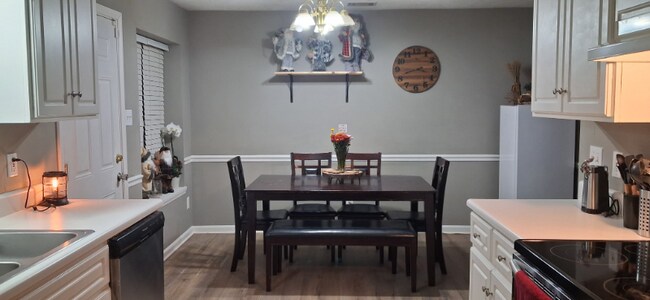 Foto del edificio - 4717 E Creek Mill Ct