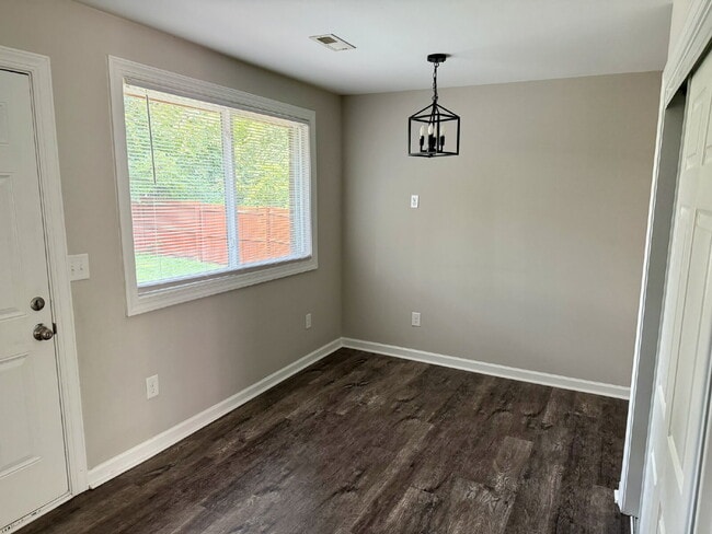 Building Photo - East Nashville 2-bedroom in a location you’ll love!