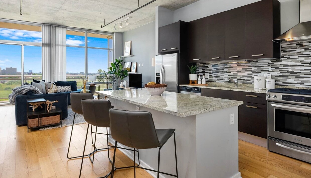 Photo - 140 W Roosevelt Rd (Chicago, IL)