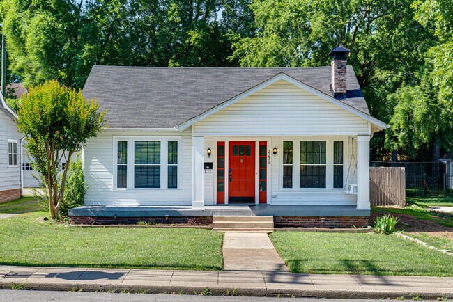 Foto del edificio - 2231 Blair Blvd
