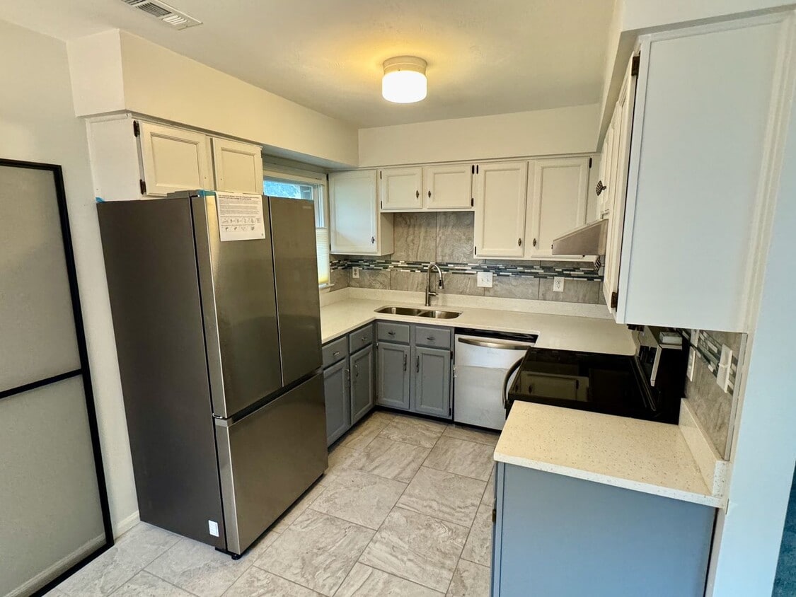 Foto principal - 2BR/2BA in the Heart of Thalia! New Paint ...