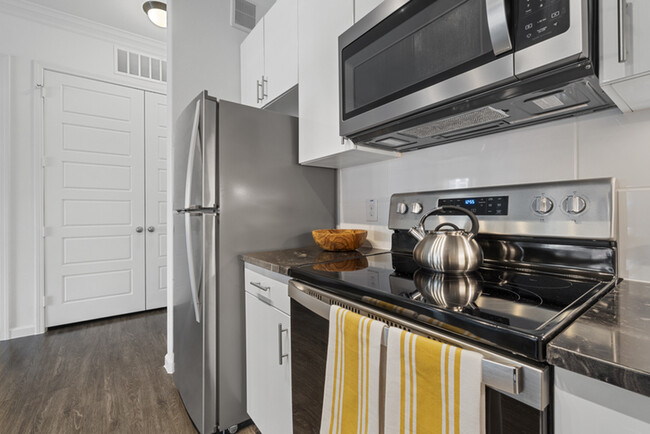 Kitchen - The Mansions at Mercer Crossing