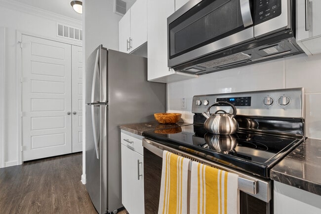 Kitchen - The Mansions at Mercer Crossing
