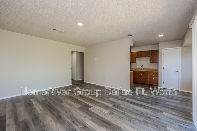 Foto del edificio - 8428 Raymond Ave