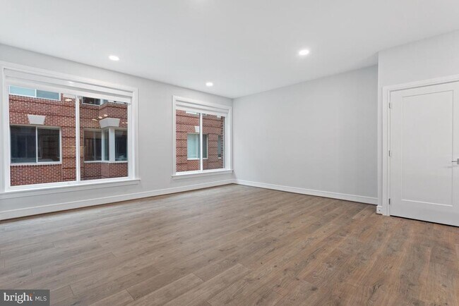 Foto del edificio - 635 Slaters Ln