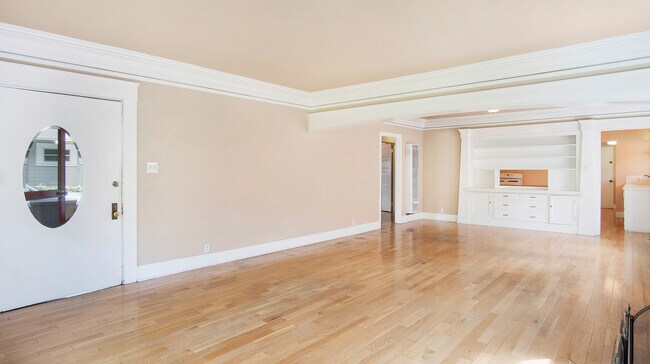 Foto del edificio - 7616 Norton Ave