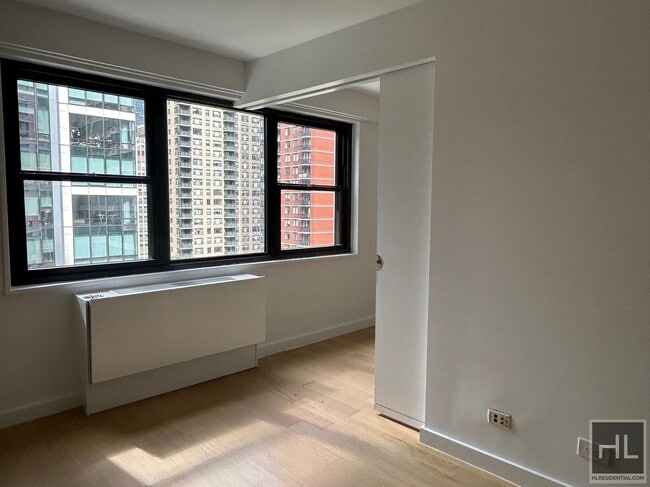 Building Photo - East 39th Street