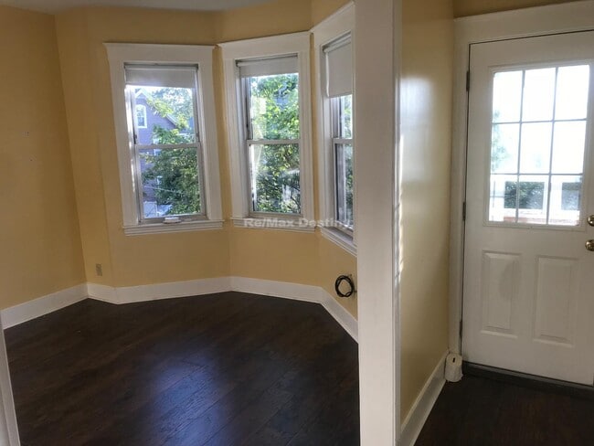 Building Photo - 198 Sherman St