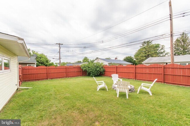 Foto del edificio - Single home with large back yard 4 bed 2 b...