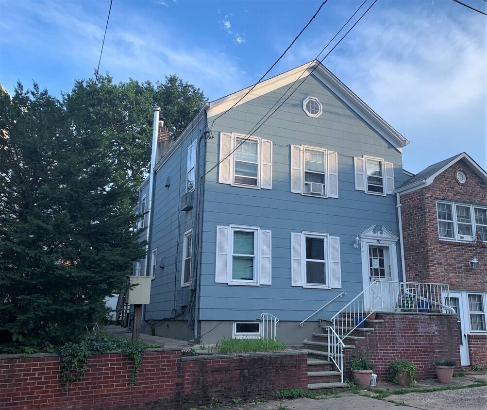 Primary Photo - 212 Central Ave