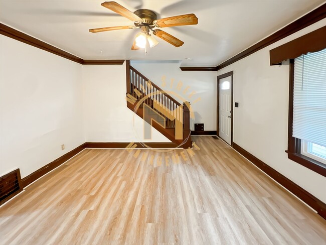 Building Photo - 608 2nd St