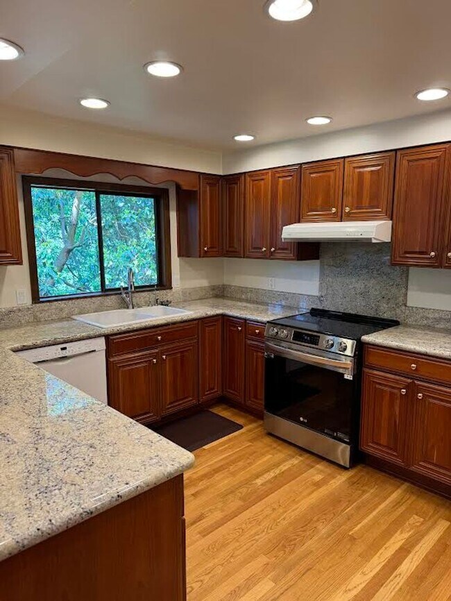 Foto del edificio - Beautifully Updated Lake Oswego Home with ...