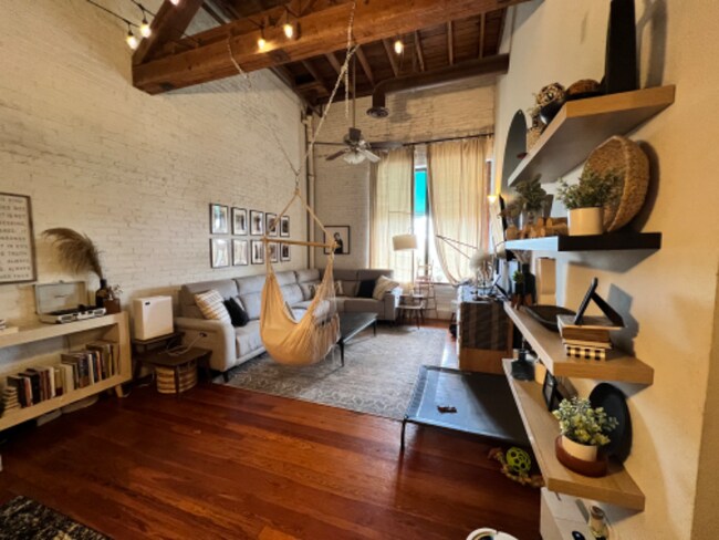 Building Photo - 275 E Stuart Ave