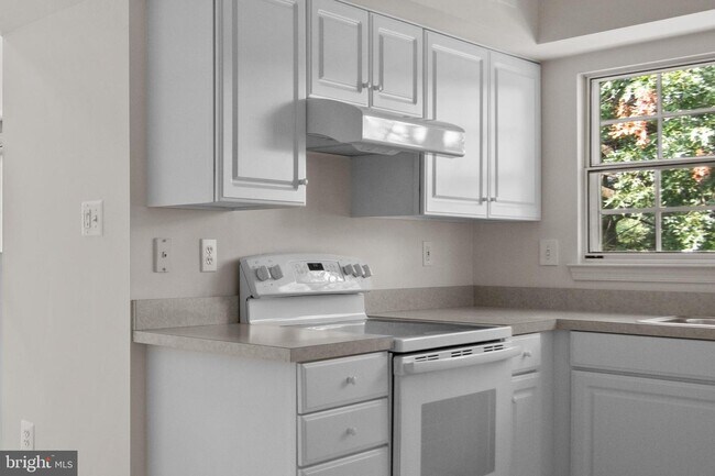 Building Photo - 7753 Inversham Dr