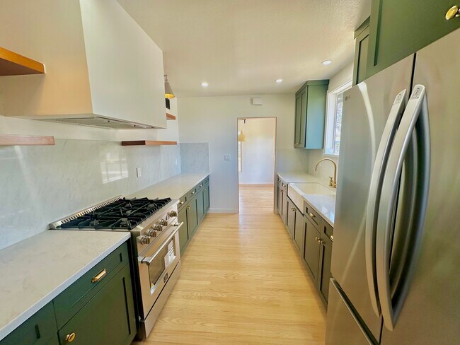 Foto del edificio - 12735 Fairford Ave