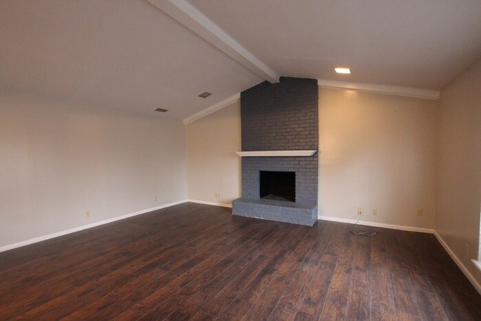 Primary Photo - Newer Remodeled Duplex in the heart of Tyler!