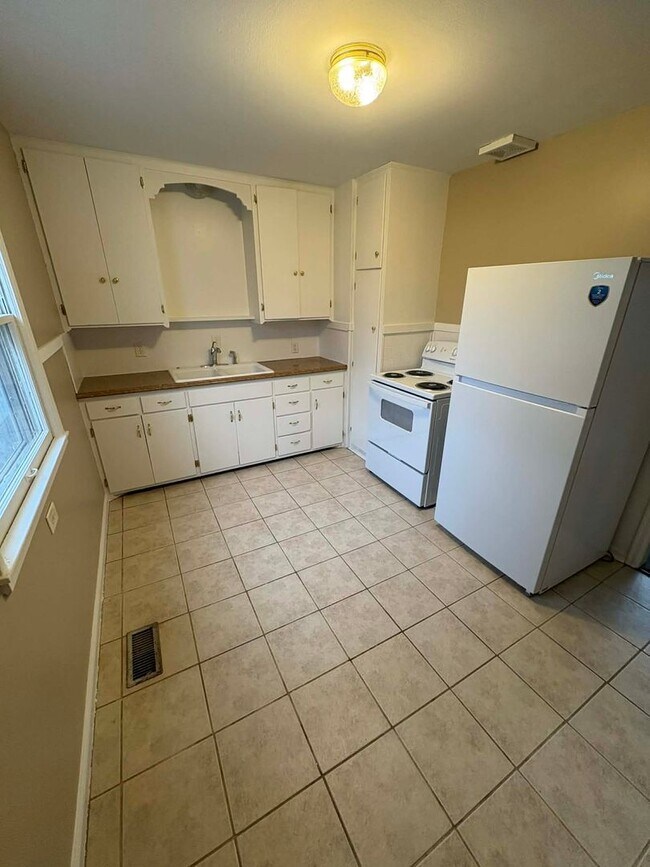 Foto del edificio - Welcome to Your Next Home with Harvest Investments!