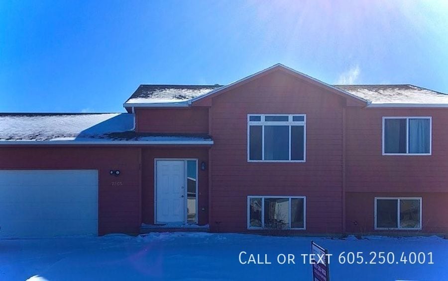 Primary Photo - Spacious 4 Bedroom 2 Bath Home with attach...