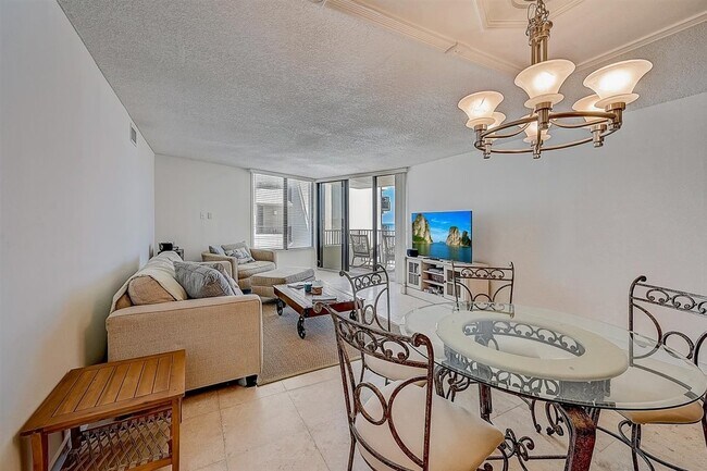 Relax in the large living room - 2200 Ocean Dr S