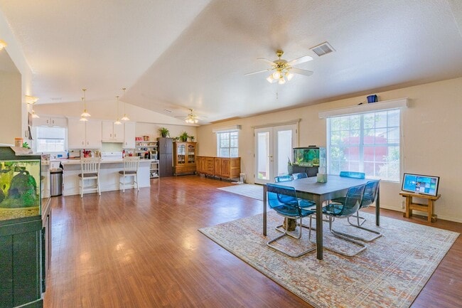 Foto del edificio - Conveniently located 3 Bedroom, 2 bath