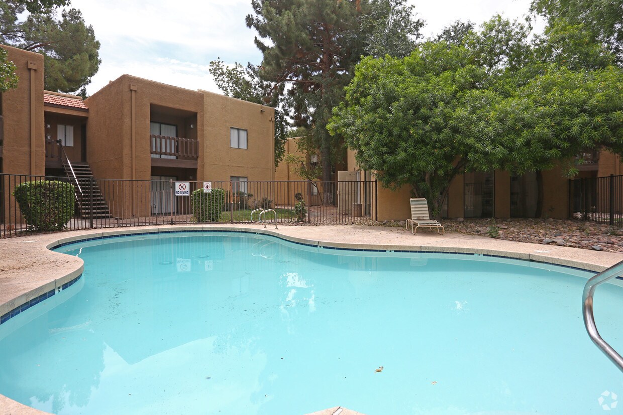 The Falls Apartments Glendale, AZ