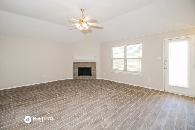 Foto del edificio - 12004 Gold Creek Dr E