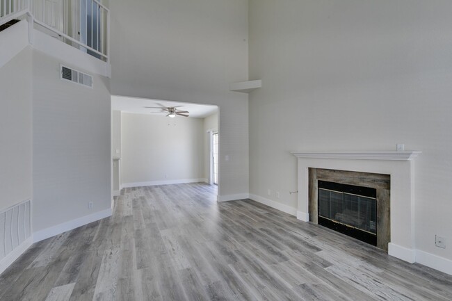 Foto del edificio - Stylish 2-Bedroom Townhome in Henderson!