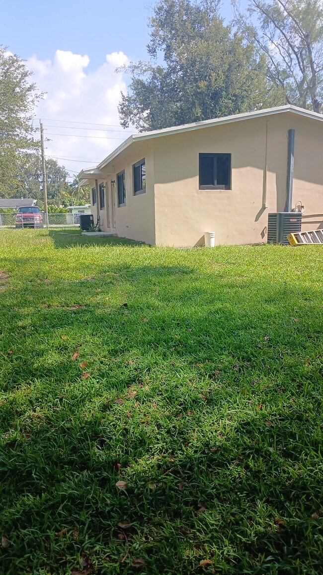 Foto del edificio - 1452 NW 111th St