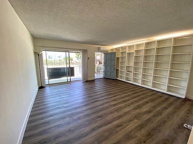 Building Photo - 2301 Ocean Park Blvd