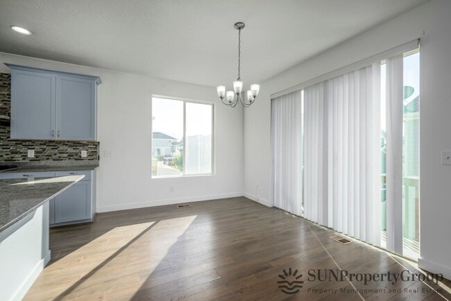 Building Photo - Beautiful Updated Home In Great South Jord...