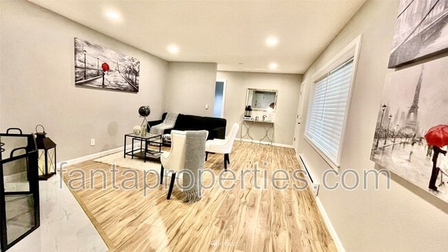 Building Photo - 10417 Aqua Way S