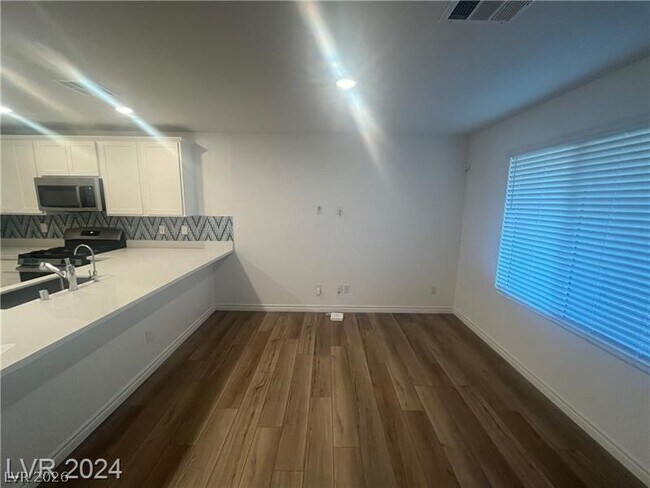Foto del edificio - 6212 Rathbone St
