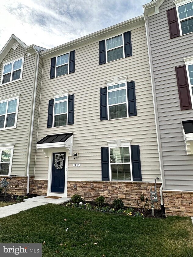 Primary Photo - 1130 Dovetail Cir
