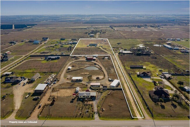 Foto del edificio - 16629 Manda Carlson Rd