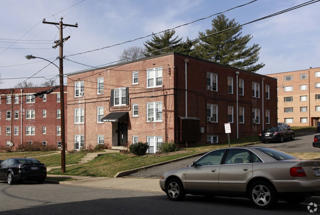 Primary Photo - 2060 N Vermont St