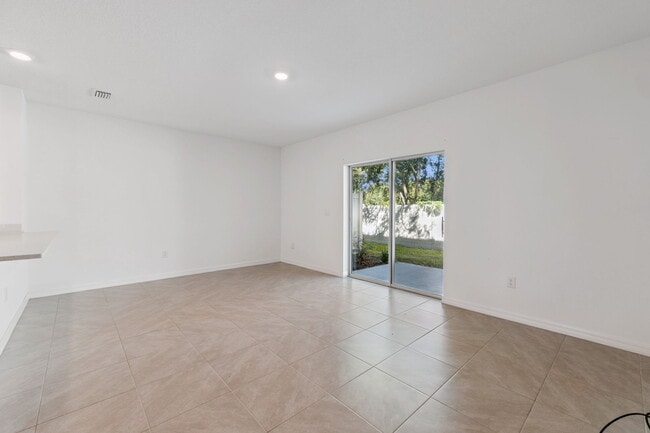 Foto del edificio - 6356 Sophie Oaks Ct