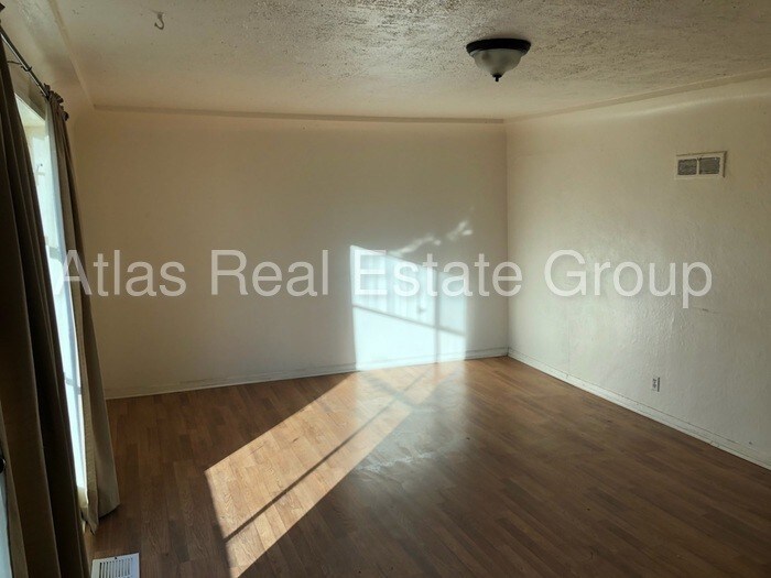 Building Photo - 1360 Zephyr St