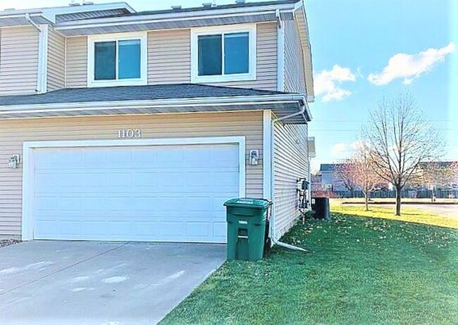 Building Photo - HUGE 3bd/3ba Townhome located in Ankeny!