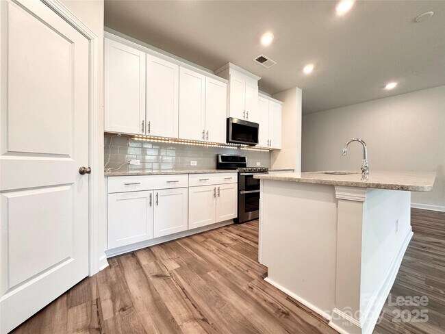 Building Photo - 12441 Stoneybrook Pky