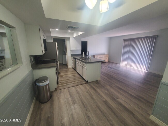 Foto del edificio - 520 N Stapley Dr
