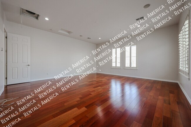 Building Photo - 1935 W Sparrow Dr