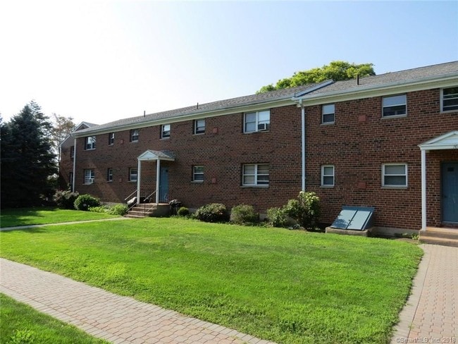 Building Photo - 18 Colonial Dr