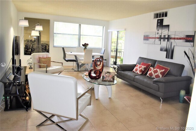 Foto del edificio - 400 W Park Dr