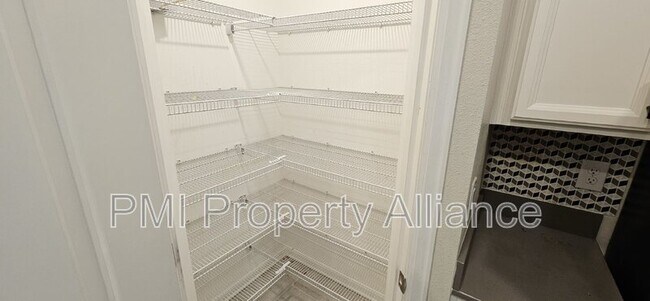 Foto del edificio - 1350 Lassen St