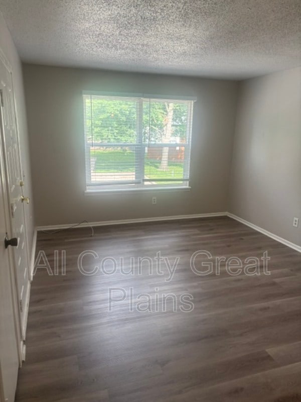 Building Photo - 609 S Lakehurst Dr